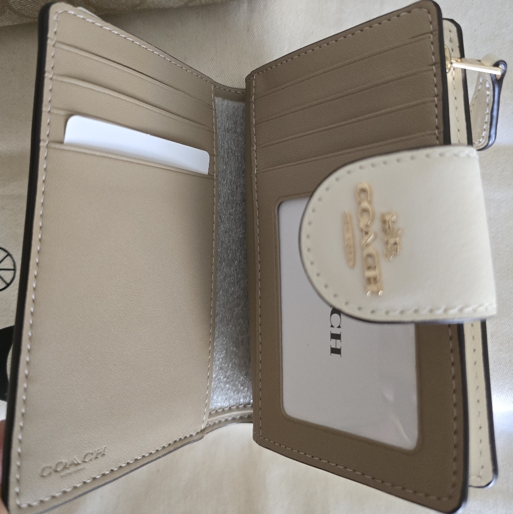 COACH SET 𧸠Zoe ~ Wallet & Bear Charm In Light Khaki / Chalk / Gold / Suede - Picture 10 of 13